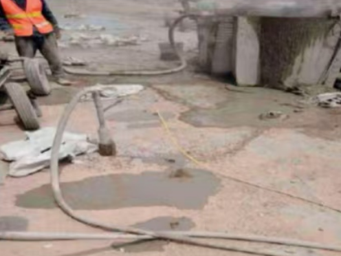 阿瓦提水泥混凝土路面板底注浆技术 路面脱空注浆整治方案