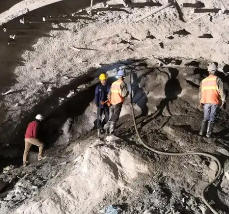 阿瓦提拱顶带模注浆料的施工流程及注意事项